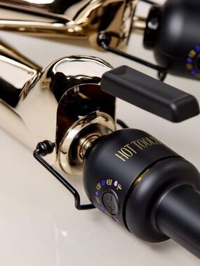 NIB Hot Tools Pro 24K Gold 1.5” XL Barrel Curling Iron + Heat Mat